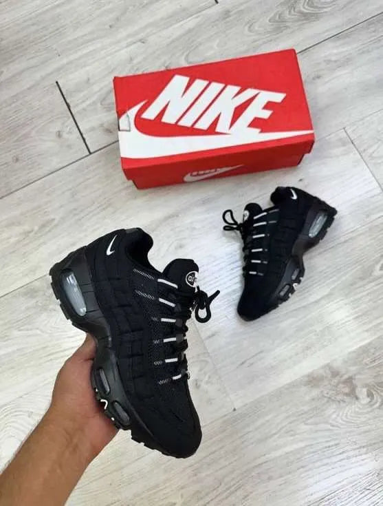 AM 95 Blackwhite