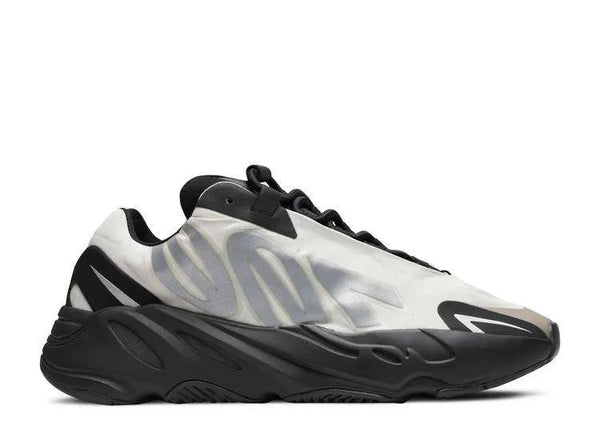 Y BOOST 700 MNVN ‘BONE’