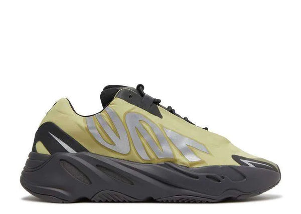 Y BOOST 700 MNVN ‘RESIN’